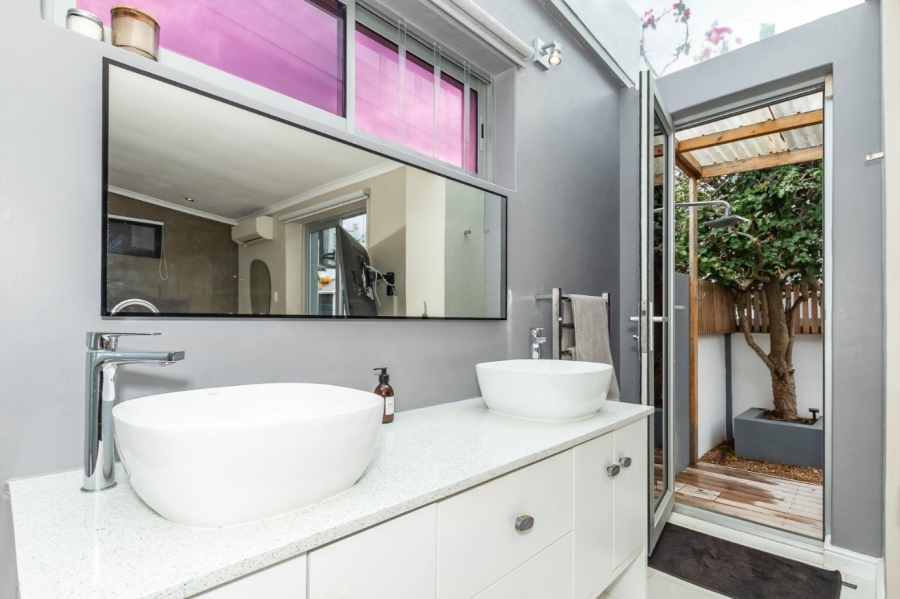 To Let 2 Bedroom Property for Rent in Sea Point Western Cape